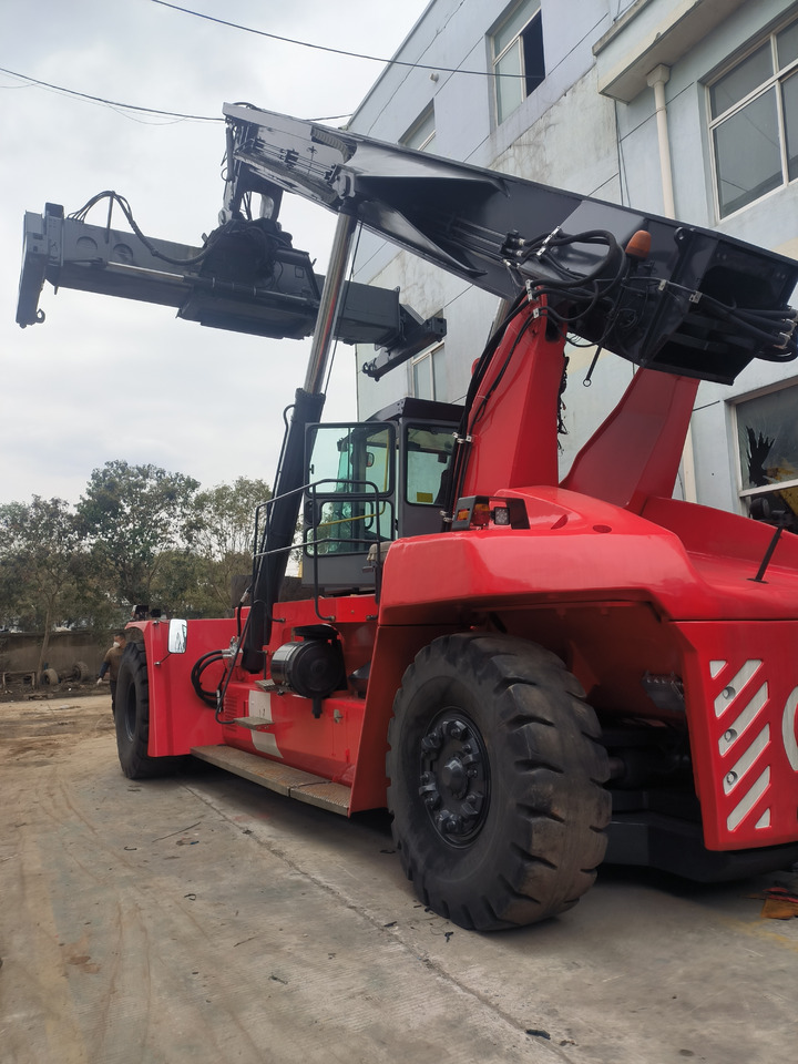 Kalmar DRF450 Used Reach stacker/Container forklift - Dohvatni viličar: slika kalmar DRF450 Used Reach stacker/Container forklift - Dohvatni viličar Kalmar DRF450 Used Reach stacker/Container forklift - Dohvatni viličar: slika kalmar DRF450 Used Reach stacker/Container forklift - Dohvatni viličar