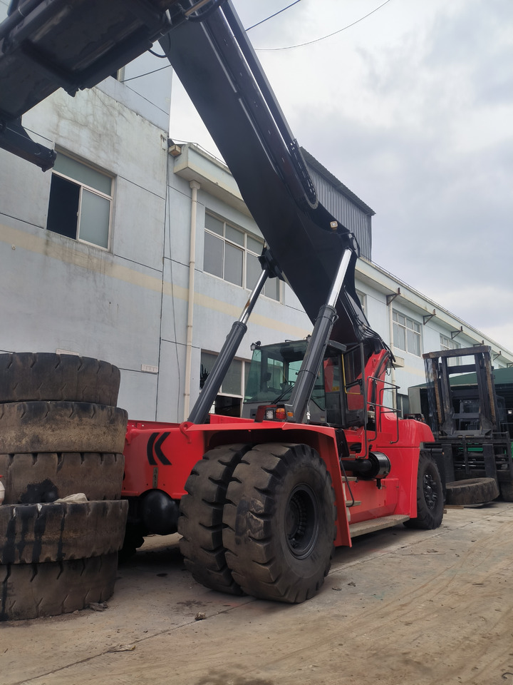 Kalmar DRF450 Used Reach stacker/Container forklift - Dohvatni viličar: slika kalmar DRF450 Used Reach stacker/Container forklift - Dohvatni viličar Kalmar DRF450 Used Reach stacker/Container forklift - Dohvatni viličar: slika kalmar DRF450 Used Reach stacker/Container forklift - Dohvatni viličar