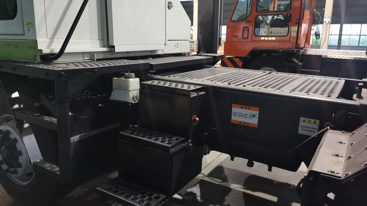 Novi Tegljač JSIE JSIE175: slika Novi Tegljač JSIE JSIE175 Novi Tegljač JSIE JSIE175: slika Novi Tegljač JSIE JSIE175