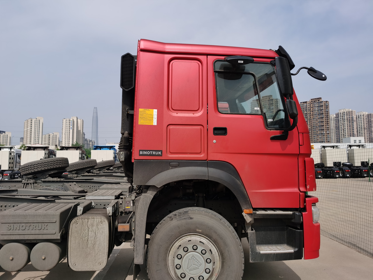 SINOTRUK ZZ4257V3247B - Tegljač: slika SINOTRUK ZZ4257V3247B - Tegljač SINOTRUK ZZ4257V3247B - Tegljač: slika SINOTRUK ZZ4257V3247B - Tegljač