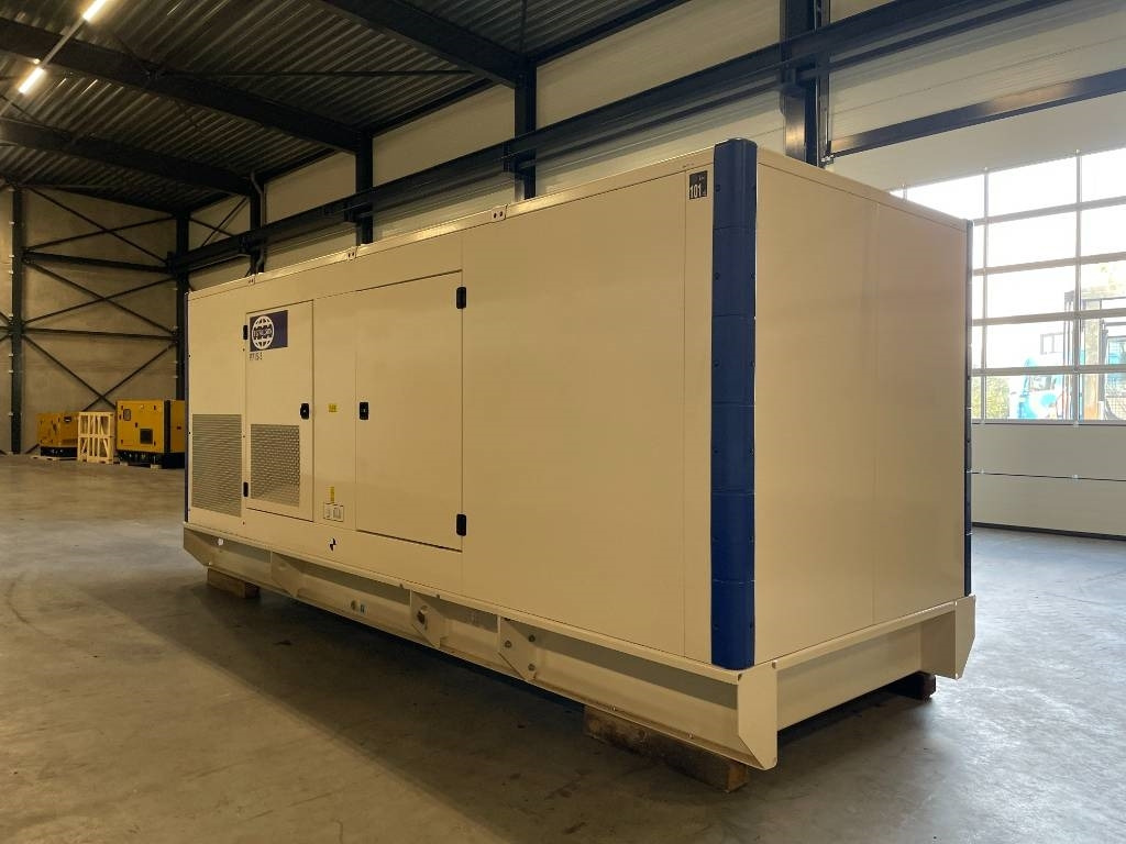 FG Wilson P715-3 - 715 kVA Genset - DPX-16023 - Generatorski set: slika FG Wilson P715-3 - 715 kVA Genset - DPX-16023 - Generatorski set FG Wilson P715-3 - 715 kVA Genset - DPX-16023 - Generatorski set: slika FG Wilson P715-3 - 715 kVA Genset - DPX-16023 - Generatorski set