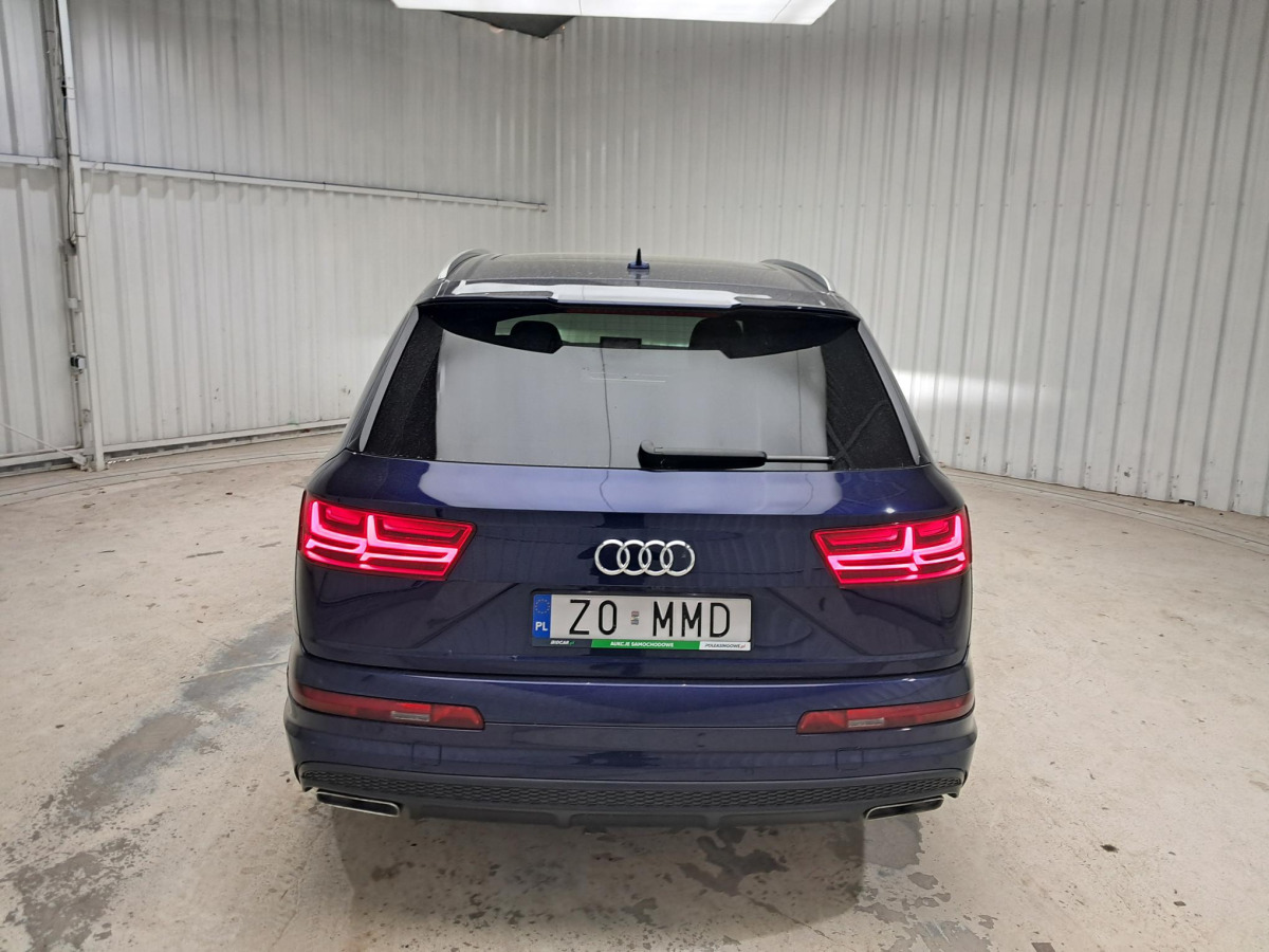 AUDI Q7 SUV - SUV: slika AUDI Q7 SUV - SUV AUDI Q7 SUV - SUV: slika AUDI Q7 SUV - SUV