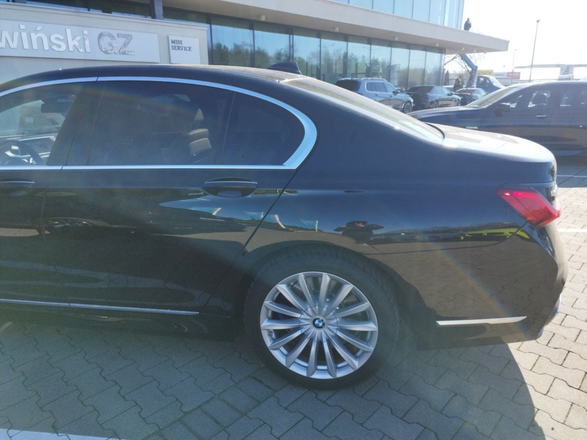 BMW 750I XDRIVE SEDAN - Limuzina: slika BMW 750I XDRIVE SEDAN - Limuzina BMW 750I XDRIVE SEDAN - Limuzina: slika BMW 750I XDRIVE SEDAN - Limuzina