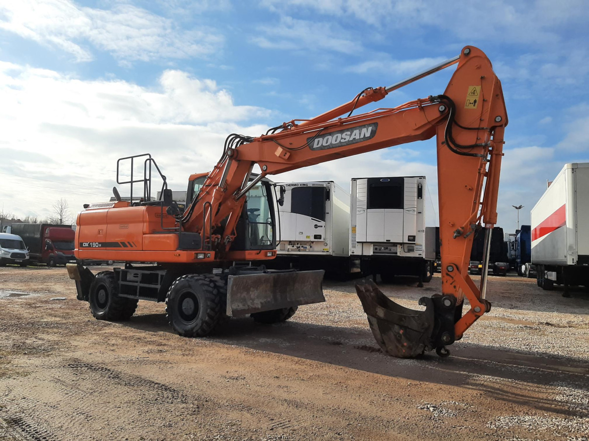 Koparka kołowa Doosan DX190W-3 2014 - 9261 mtg - silnik sprawny - Bager na kotačima: slika Koparka kołowa Doosan DX190W-3 2014 - 9261 mtg - silnik sprawny - Bager na kotačima Koparka kołowa Doosan DX190W-3 2014 - 9261 mtg - silnik sprawny - Bager na kotačima: slika Koparka kołowa Doosan DX190W-3 2014 - 9261 mtg - silnik sprawny - Bager na kotačima