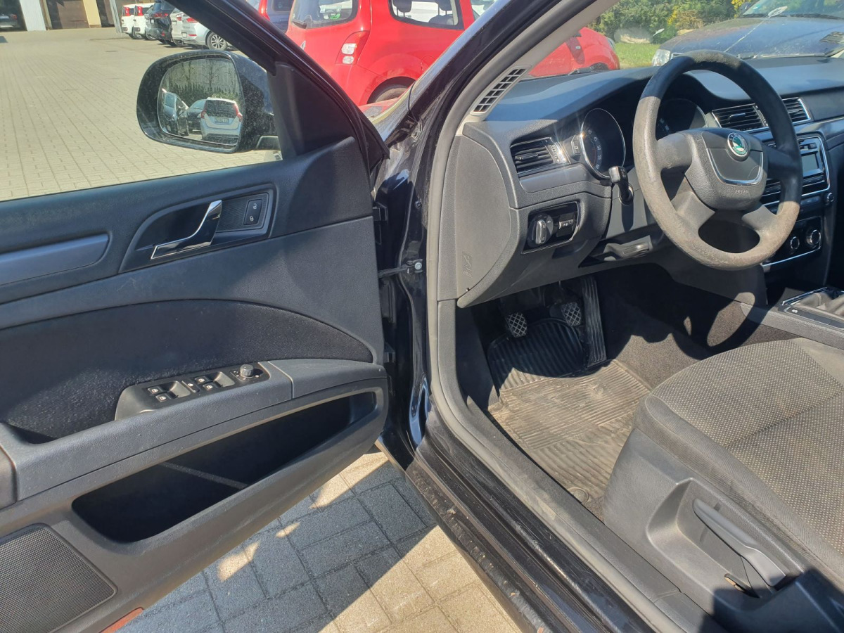 SKODA SUPERB SEDAN - Limuzina: slika SKODA SUPERB SEDAN - Limuzina SKODA SUPERB SEDAN - Limuzina: slika SKODA SUPERB SEDAN - Limuzina