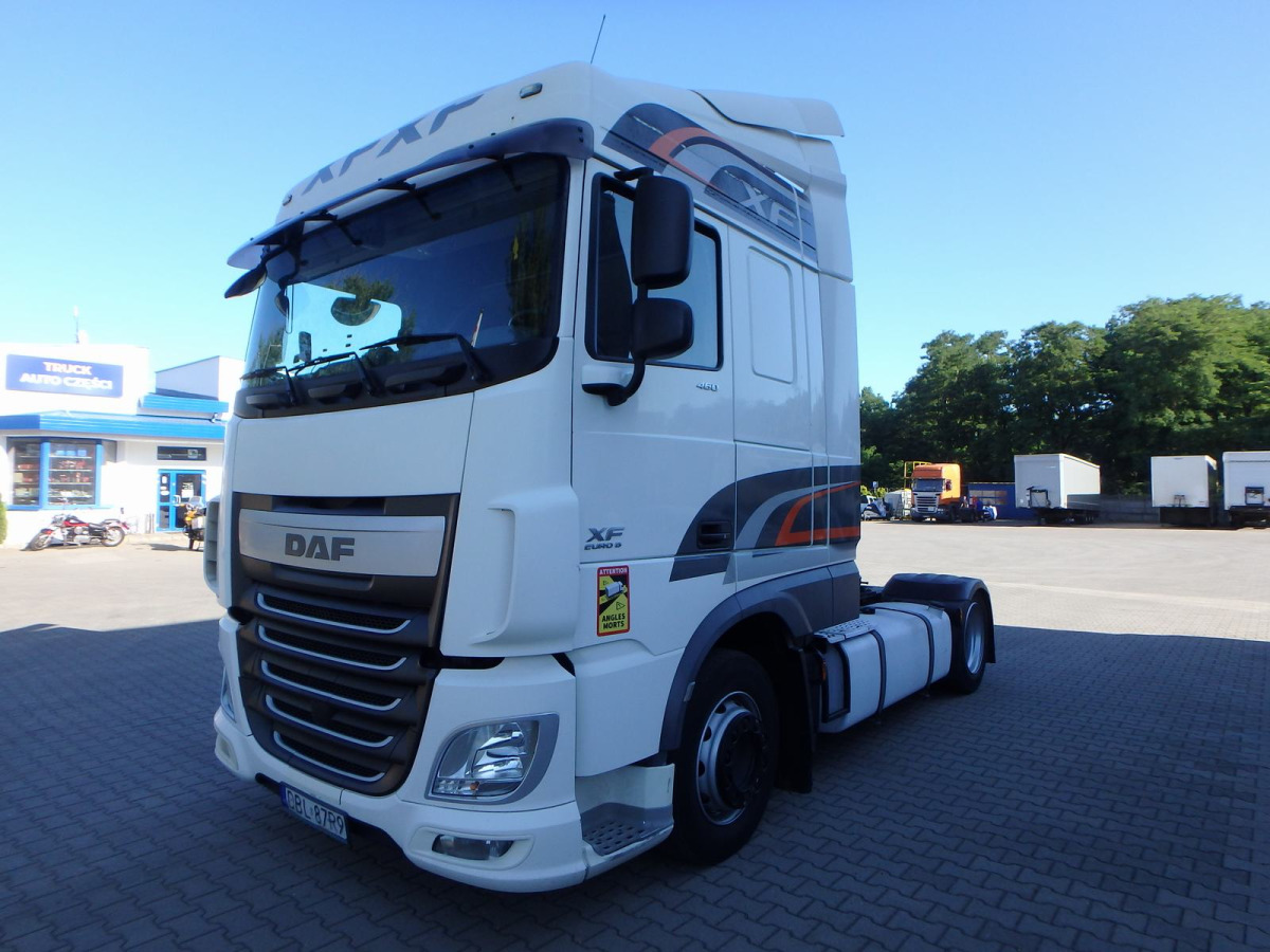 DAF XF 460 CIĄGNIK SIODŁOWY - Tegljač: slika DAF XF 460 CIĄGNIK SIODŁOWY - Tegljač DAF XF 460 CIĄGNIK SIODŁOWY - Tegljač: slika DAF XF 460 CIĄGNIK SIODŁOWY - Tegljač