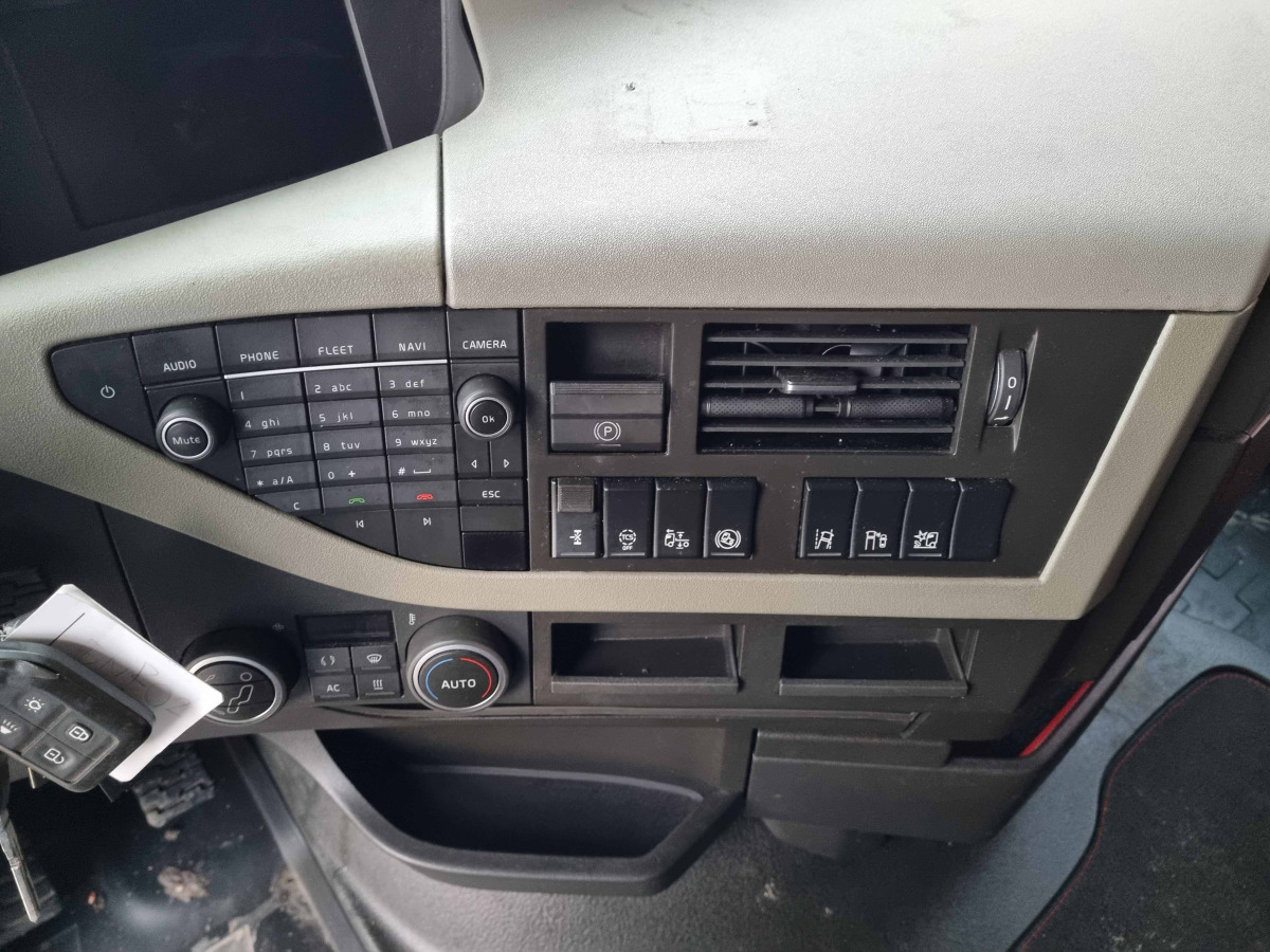 Tegljač VOLVO FH 460 CIĄGNIK SIODŁOWY: slika Tegljač VOLVO FH 460 CIĄGNIK SIODŁOWY