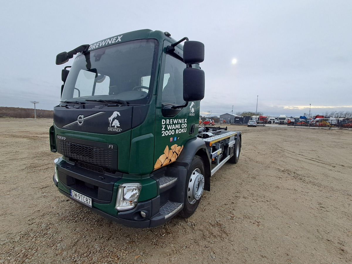 VOLVO FL - Kamion s kukastom dizalicom: slika VOLVO FL - Kamion s kukastom dizalicom VOLVO FL - Kamion s kukastom dizalicom: slika VOLVO FL - Kamion s kukastom dizalicom