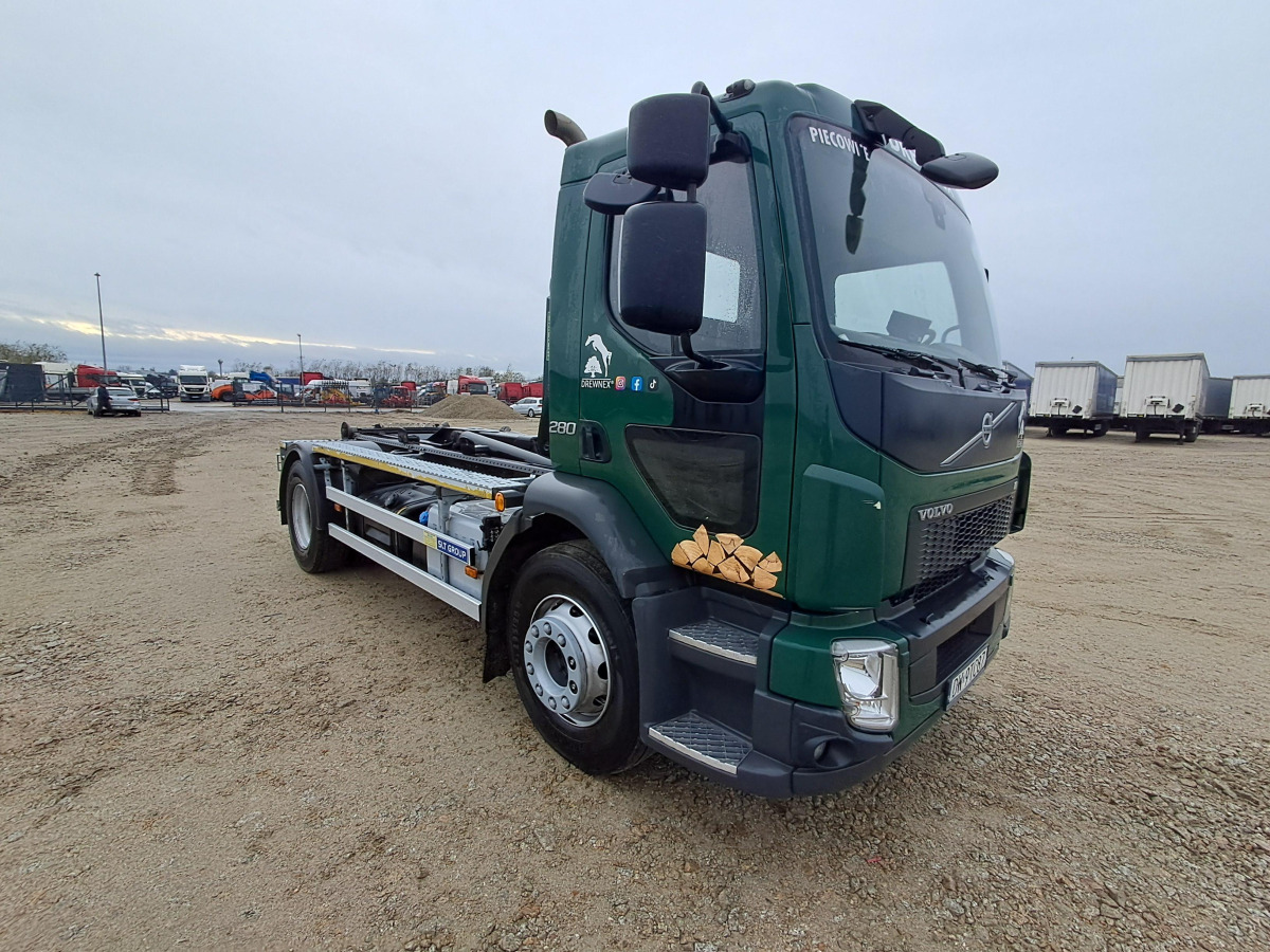 VOLVO FL - Kamion s kukastom dizalicom: slika VOLVO FL - Kamion s kukastom dizalicom VOLVO FL - Kamion s kukastom dizalicom: slika VOLVO FL - Kamion s kukastom dizalicom