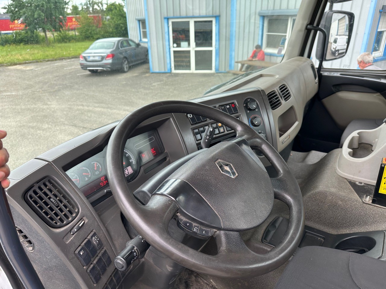 Kamion s kukastom dizalicom RENAULT LANDER 380DXI: slika Kamion s kukastom dizalicom RENAULT LANDER 380DXI