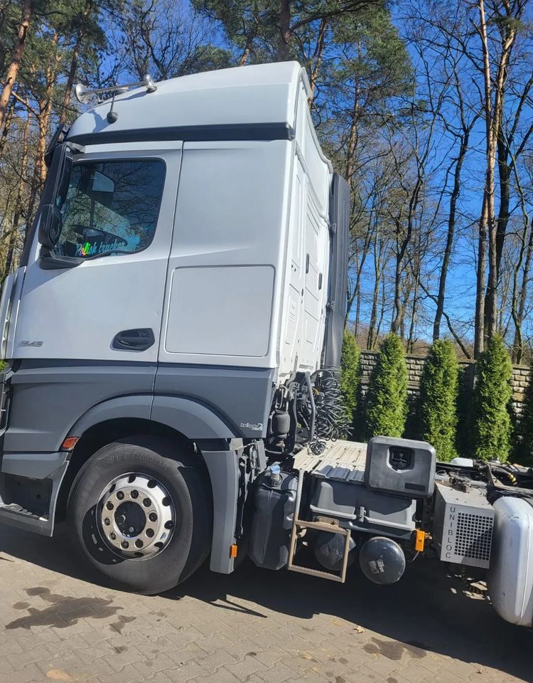 Mercedes-Benz Actros 1843 LS - Tegljač: slika Mercedes-Benz Actros 1843 LS - Tegljač Mercedes-Benz Actros 1843 LS - Tegljač: slika Mercedes-Benz Actros 1843 LS - Tegljač