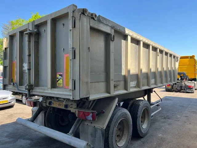 Benalu 2 Axle , 8 Tyres , Alu Tipper , Spring Suspension , Drum Brakes - Kiper poluprikolica: slika Benalu 2 Axle , 8 Tyres , Alu Tipper , Spring Suspension , Drum Brakes - Kiper poluprikolica Benalu 2 Axle , 8 Tyres , Alu Tipper , Spring Suspension , Drum Brakes - Kiper poluprikolica: slika Benalu 2 Axle , 8 Tyres , Alu Tipper , Spring Suspension , Drum Brakes - Kiper poluprikolica