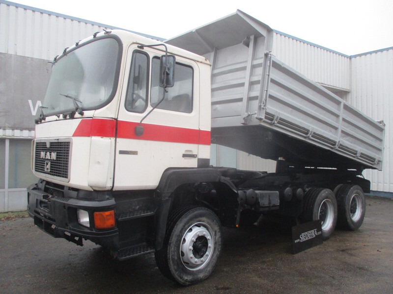 MAN 26 322 ZF Manual , 6x4 , 3 way tipper , Spring suspension - Kiper: slika MAN 26 322 ZF Manual , 6x4 , 3 way tipper , Spring suspension - Kiper MAN 26 322 ZF Manual , 6x4 , 3 way tipper , Spring suspension - Kiper: slika MAN 26 322 ZF Manual , 6x4 , 3 way tipper , Spring suspension - Kiper