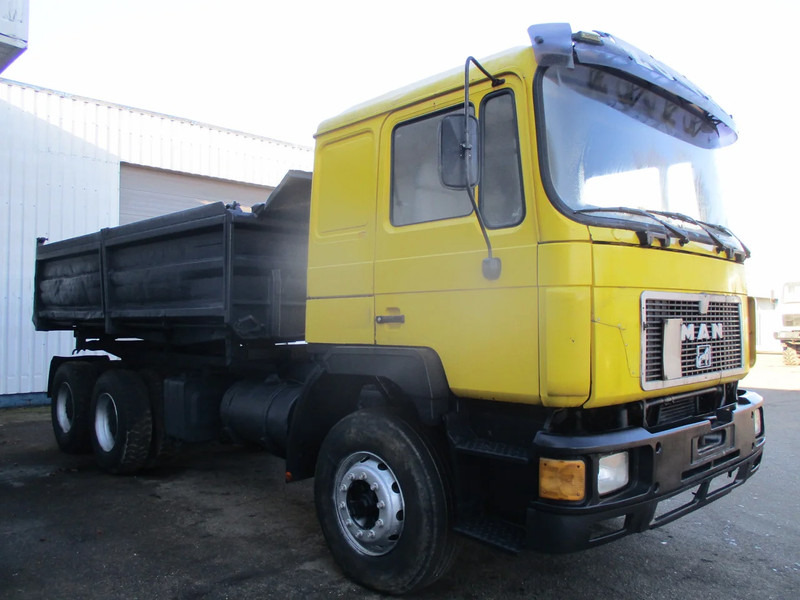 MAN 26.402 6x4 , ZF Manual , Retarder , 3 Way tipper , Spring suspension - Kiper: slika MAN 26.402 6x4 , ZF Manual , Retarder , 3 Way tipper , Spring suspension - Kiper MAN 26.402 6x4 , ZF Manual , Retarder , 3 Way tipper , Spring suspension - Kiper: slika MAN 26.402 6x4 , ZF Manual , Retarder , 3 Way tipper , Spring suspension - Kiper