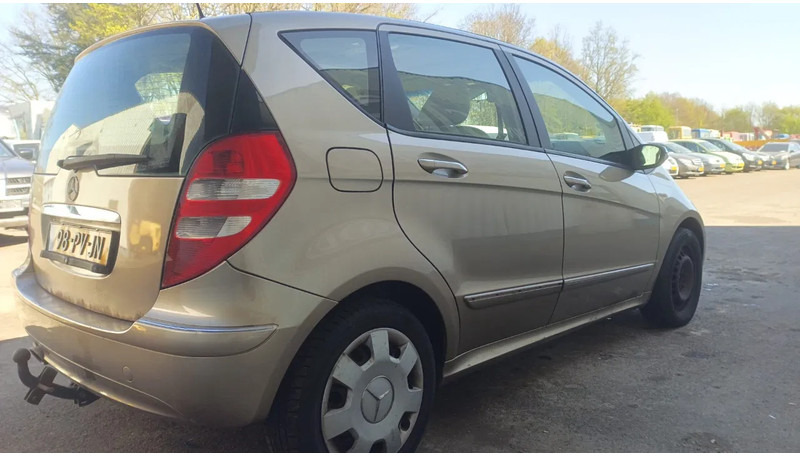 Mercedes-Benz A-Klasse 170 , Airco , leder , distrbute ketting maakt lawaai - Hatchback: slika Mercedes-Benz A-Klasse 170 , Airco , leder , distrbute ketting maakt lawaai - Hatchback Mercedes-Benz A-Klasse 170 , Airco , leder , distrbute ketting maakt lawaai - Hatchback: slika Mercedes-Benz A-Klasse 170 , Airco , leder , distrbute ketting maakt lawaai - Hatchback