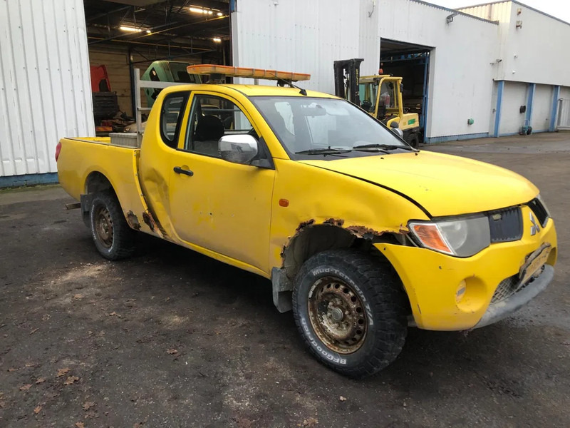 Mitsubishi L200 , 4x4 , 2.5 Di-D , Club cab - Automobil: slika Mitsubishi L200 , 4x4 , 2.5 Di-D , Club cab - Automobil Mitsubishi L200 , 4x4 , 2.5 Di-D , Club cab - Automobil: slika Mitsubishi L200 , 4x4 , 2.5 Di-D , Club cab - Automobil