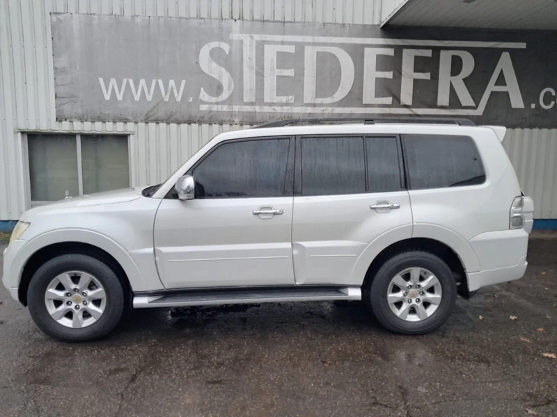 Mitsubishi Pajero GLS 3.5 - V6 , 4x4 , 7 Pers., Full Option - Automobil: slika Mitsubishi Pajero GLS 3.5 - V6 , 4x4 , 7 Pers., Full Option - Automobil Mitsubishi Pajero GLS 3.5 - V6 , 4x4 , 7 Pers., Full Option - Automobil: slika Mitsubishi Pajero GLS 3.5 - V6 , 4x4 , 7 Pers., Full Option - Automobil