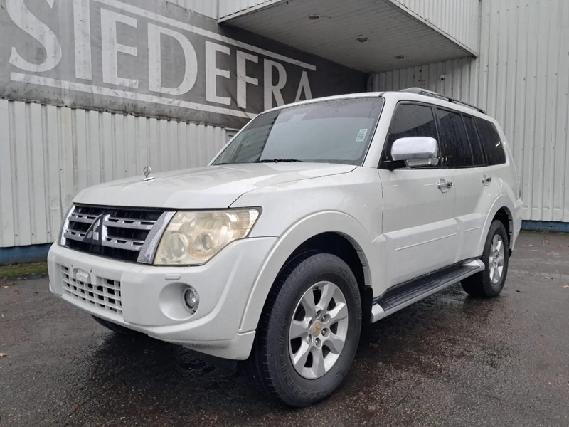 Mitsubishi Pajero GLS 3.5 - V6 , 4x4 , 7 Pers., Full Option - Automobil: slika Mitsubishi Pajero GLS 3.5 - V6 , 4x4 , 7 Pers., Full Option - Automobil Mitsubishi Pajero GLS 3.5 - V6 , 4x4 , 7 Pers., Full Option - Automobil: slika Mitsubishi Pajero GLS 3.5 - V6 , 4x4 , 7 Pers., Full Option - Automobil