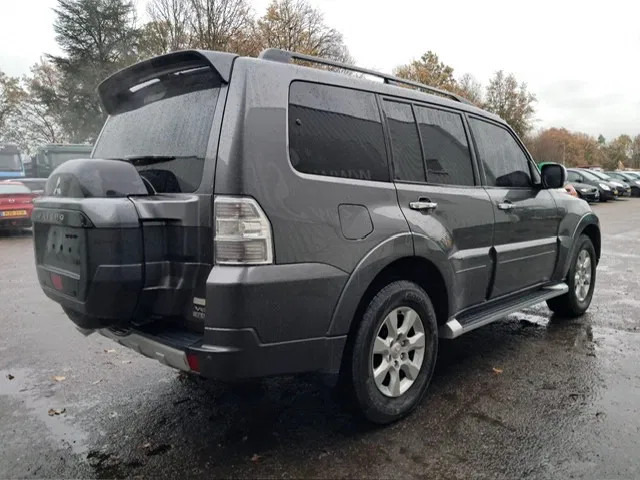 Mitsubishi Pajero GLS 3.5 - V6 , 4x4 , 7 Pers., Full Option - Automobil: slika Mitsubishi Pajero GLS 3.5 - V6 , 4x4 , 7 Pers., Full Option - Automobil Mitsubishi Pajero GLS 3.5 - V6 , 4x4 , 7 Pers., Full Option - Automobil: slika Mitsubishi Pajero GLS 3.5 - V6 , 4x4 , 7 Pers., Full Option - Automobil