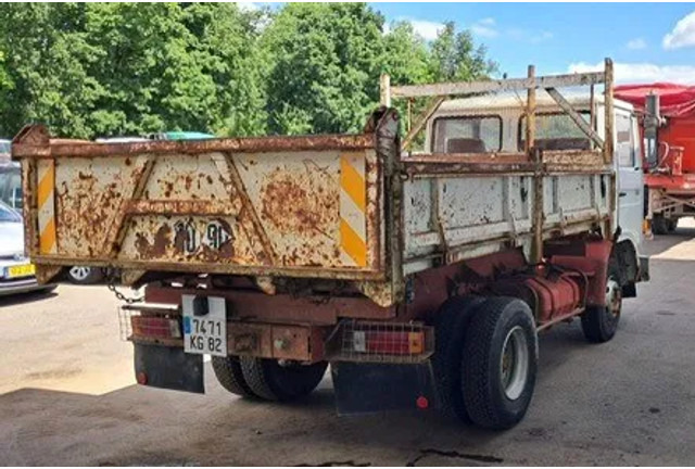 Renault Midliner S 130 , 6 Cylinder , 3 Way Tipper , Spring suspensiom - Kiper: slika Renault Midliner S 130 , 6 Cylinder , 3 Way Tipper , Spring suspensiom - Kiper Renault Midliner S 130 , 6 Cylinder , 3 Way Tipper , Spring suspensiom - Kiper: slika Renault Midliner S 130 , 6 Cylinder , 3 Way Tipper , Spring suspensiom - Kiper