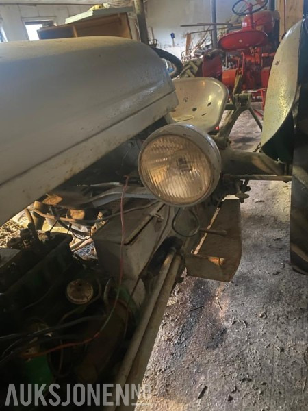 1900 Massey Ferguson Gråtass rep objekt - Traktor: slika 1900 Massey Ferguson Gråtass rep objekt - Traktor 1900 Massey Ferguson Gråtass rep objekt - Traktor: slika 1900 Massey Ferguson Gråtass rep objekt - Traktor