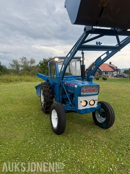 1972 Ford 3000 MVA FRI TRAKTOR MED FRONTLATER SKUFFE FRES - Traktor: slika 1972 Ford 3000 MVA FRI TRAKTOR MED FRONTLATER SKUFFE FRES - Traktor 1972 Ford 3000 MVA FRI TRAKTOR MED FRONTLATER SKUFFE FRES - Traktor: slika 1972 Ford 3000 MVA FRI TRAKTOR MED FRONTLATER SKUFFE FRES - Traktor