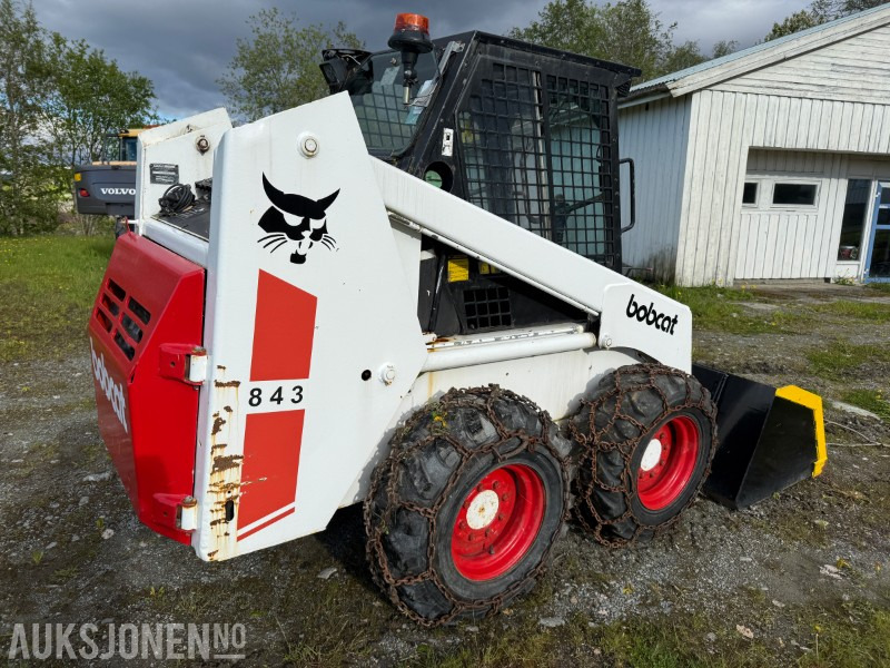 1986 Bobcat 843 kompaktlaster med skuffe og gaffler - Mini utovarivač: slika 1986 Bobcat 843 kompaktlaster med skuffe og gaffler - Mini utovarivač 1986 Bobcat 843 kompaktlaster med skuffe og gaffler - Mini utovarivač: slika 1986 Bobcat 843 kompaktlaster med skuffe og gaffler - Mini utovarivač