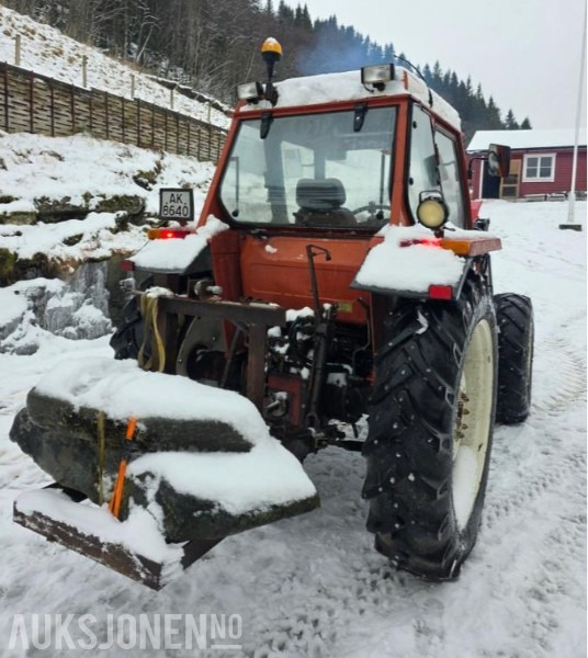 1986 Fiat 80-90 MVA FRI TRAKTOR MED FRONSKUFFE OG TRIMA FRONTLASTER - Traktor: slika 1986 Fiat 80-90 MVA FRI TRAKTOR MED FRONSKUFFE OG TRIMA FRONTLASTER - Traktor 1986 Fiat 80-90 MVA FRI TRAKTOR MED FRONSKUFFE OG TRIMA FRONTLASTER - Traktor: slika 1986 Fiat 80-90 MVA FRI TRAKTOR MED FRONSKUFFE OG TRIMA FRONTLASTER - Traktor
