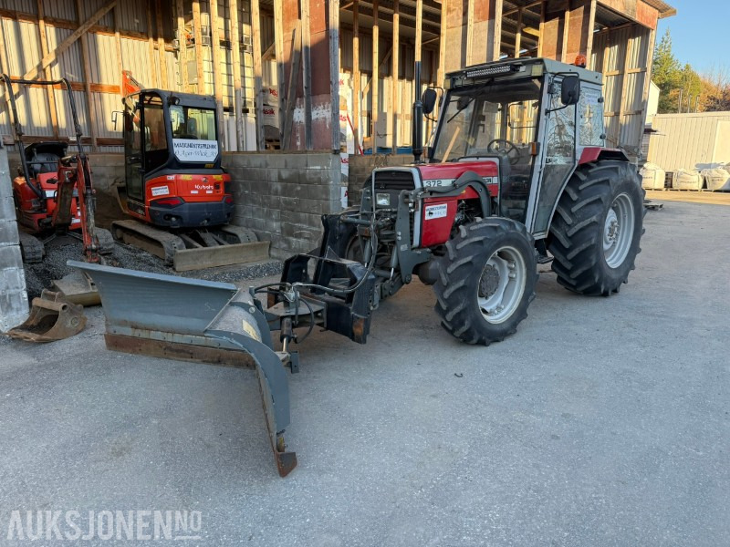 1991 Massey Ferguson 372 4x4 FRONTHYDRAULIKK/SKJÆR - Traktor: slika 1991 Massey Ferguson 372 4x4 FRONTHYDRAULIKK/SKJÆR - Traktor 1991 Massey Ferguson 372 4x4 FRONTHYDRAULIKK/SKJÆR - Traktor: slika 1991 Massey Ferguson 372 4x4 FRONTHYDRAULIKK/SKJÆR - Traktor