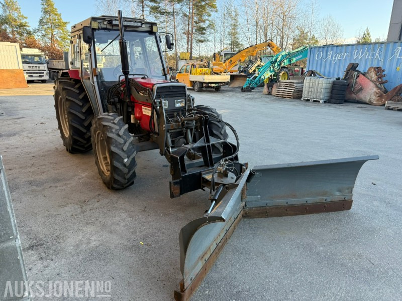 1991 Massey Ferguson 372 4x4 FRONTHYDRAULIKK/SKJÆR - Traktor: slika 1991 Massey Ferguson 372 4x4 FRONTHYDRAULIKK/SKJÆR - Traktor 1991 Massey Ferguson 372 4x4 FRONTHYDRAULIKK/SKJÆR - Traktor: slika 1991 Massey Ferguson 372 4x4 FRONTHYDRAULIKK/SKJÆR - Traktor