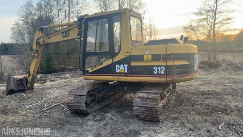1994 Cat 312 gravemaskin med tannskuffe og pusseskuffe - Bager: slika 1994 Cat 312 gravemaskin med tannskuffe og pusseskuffe - Bager 1994 Cat 312 gravemaskin med tannskuffe og pusseskuffe - Bager: slika 1994 Cat 312 gravemaskin med tannskuffe og pusseskuffe - Bager