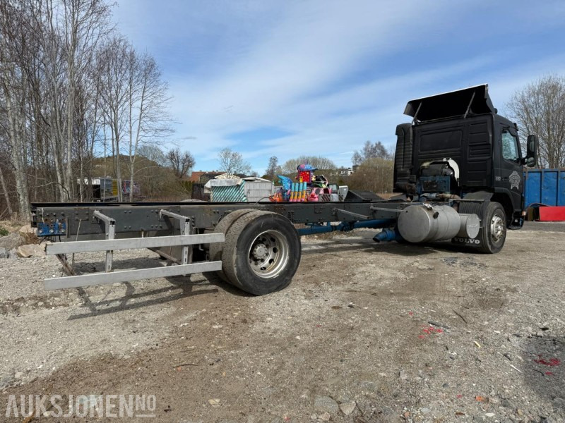 1999 Volvo FM7 CHASSIS. - Kamion-šasija: slika 1999 Volvo FM7 CHASSIS. - Kamion-šasija 1999 Volvo FM7 CHASSIS. - Kamion-šasija: slika 1999 Volvo FM7 CHASSIS. - Kamion-šasija