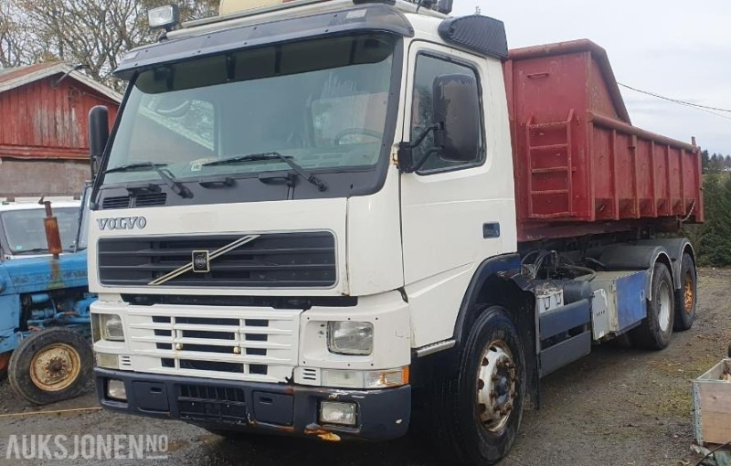 2000 Volvo FM-12 MED KASSE OG MASKINFLAK - Kamion s kukastom dizalicom: slika 2000 Volvo FM-12 MED KASSE OG MASKINFLAK - Kamion s kukastom dizalicom 2000 Volvo FM-12 MED KASSE OG MASKINFLAK - Kamion s kukastom dizalicom: slika 2000 Volvo FM-12 MED KASSE OG MASKINFLAK - Kamion s kukastom dizalicom