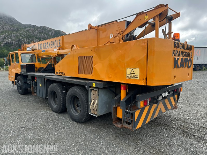 2001 Kato NK 250E-V - Dizalica: slika 2001 Kato NK 250E-V - Dizalica 2001 Kato NK 250E-V - Dizalica: slika 2001 Kato NK 250E-V - Dizalica