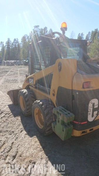2002 Cat 216 kompaktlaster med motorvarmer - Mini utovarivač: slika 2002 Cat 216 kompaktlaster med motorvarmer - Mini utovarivač 2002 Cat 216 kompaktlaster med motorvarmer - Mini utovarivač: slika 2002 Cat 216 kompaktlaster med motorvarmer - Mini utovarivač
