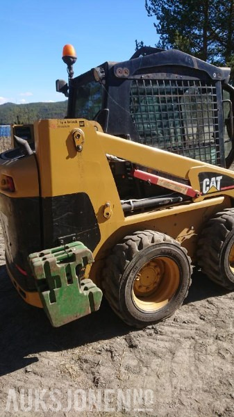 2002 Cat 216 kompaktlaster med motorvarmer - Mini utovarivač: slika 2002 Cat 216 kompaktlaster med motorvarmer - Mini utovarivač 2002 Cat 216 kompaktlaster med motorvarmer - Mini utovarivač: slika 2002 Cat 216 kompaktlaster med motorvarmer - Mini utovarivač
