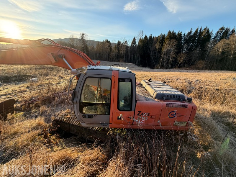 2004 Hitachi ZX210 LC beltegraver - REP.objekt - Bager: slika 2004 Hitachi ZX210 LC beltegraver - REP.objekt - Bager 2004 Hitachi ZX210 LC beltegraver - REP.objekt - Bager: slika 2004 Hitachi ZX210 LC beltegraver - REP.objekt - Bager