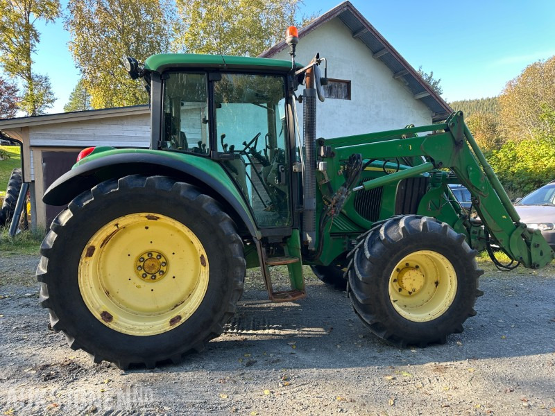 2004 John Deere 6320 - traktor med frontlaster - Traktor: slika 2004 John Deere 6320 - traktor med frontlaster - Traktor 2004 John Deere 6320 - traktor med frontlaster - Traktor: slika 2004 John Deere 6320 - traktor med frontlaster - Traktor