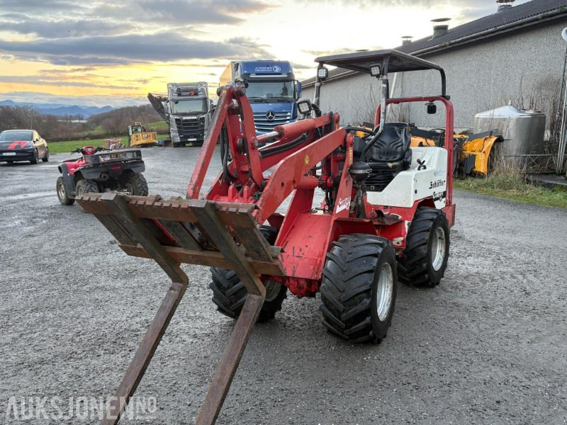 2004 Schäffer 3033S kompakt hjullaster med mye utstyr - Mini utovarivač: slika 2004 Schäffer 3033S kompakt hjullaster med mye utstyr - Mini utovarivač 2004 Schäffer 3033S kompakt hjullaster med mye utstyr - Mini utovarivač: slika 2004 Schäffer 3033S kompakt hjullaster med mye utstyr - Mini utovarivač