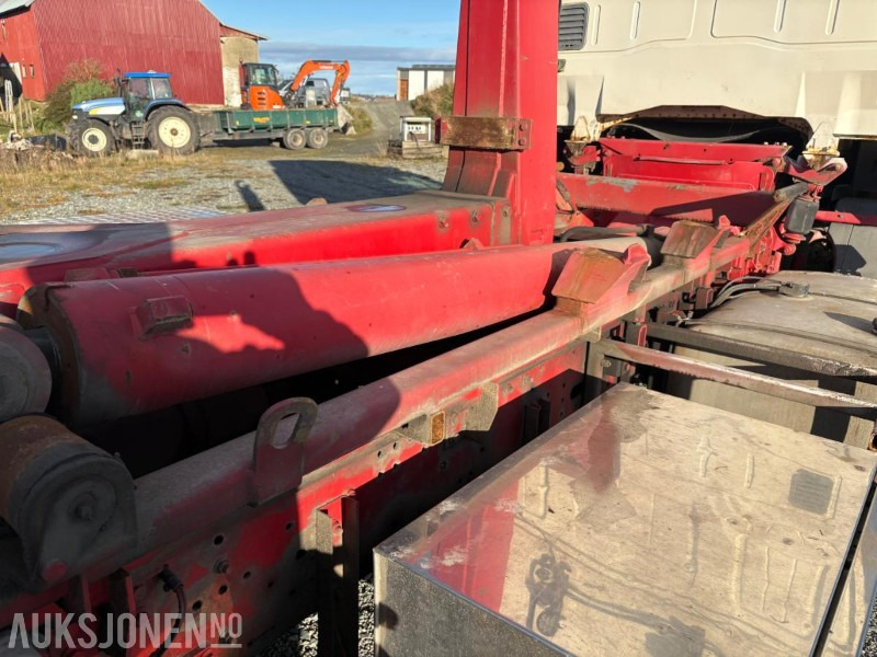 Kamion s kukastom dizalicom 2005 Iveco 260S48 krokløft: slika Kamion s kukastom dizalicom 2005 Iveco 260S48 krokløft Kamion s kukastom dizalicom 2005 Iveco 260S48 krokløft: slika Kamion s kukastom dizalicom 2005 Iveco 260S48 krokløft