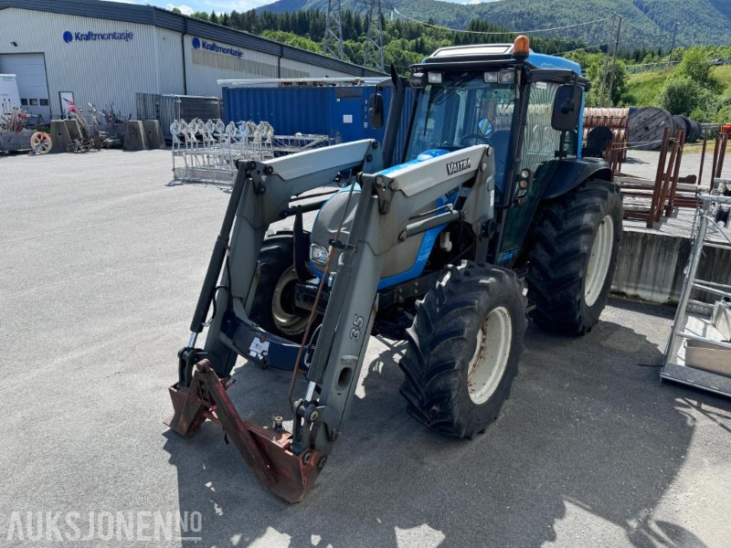 2006 Valtra A95 - 4x4 - 40 km/t - Kun gått 2701 timer - Frontlaster - Triangel og toppstag - Traktor: slika 2006 Valtra A95 - 4x4 - 40 km/t - Kun gått 2701 timer - Frontlaster - Triangel og toppstag - Traktor 2006 Valtra A95 - 4x4 - 40 km/t - Kun gått 2701 timer - Frontlaster - Triangel og toppstag - Traktor: slika 2006 Valtra A95 - 4x4 - 40 km/t - Kun gått 2701 timer - Frontlaster - Triangel og toppstag - Traktor