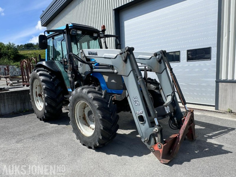 2006 Valtra A95 - 4x4 - 40 km/t - Kun gått 2701 timer - Frontlaster - Triangel og toppstag - Traktor: slika 2006 Valtra A95 - 4x4 - 40 km/t - Kun gått 2701 timer - Frontlaster - Triangel og toppstag - Traktor 2006 Valtra A95 - 4x4 - 40 km/t - Kun gått 2701 timer - Frontlaster - Triangel og toppstag - Traktor: slika 2006 Valtra A95 - 4x4 - 40 km/t - Kun gått 2701 timer - Frontlaster - Triangel og toppstag - Traktor
