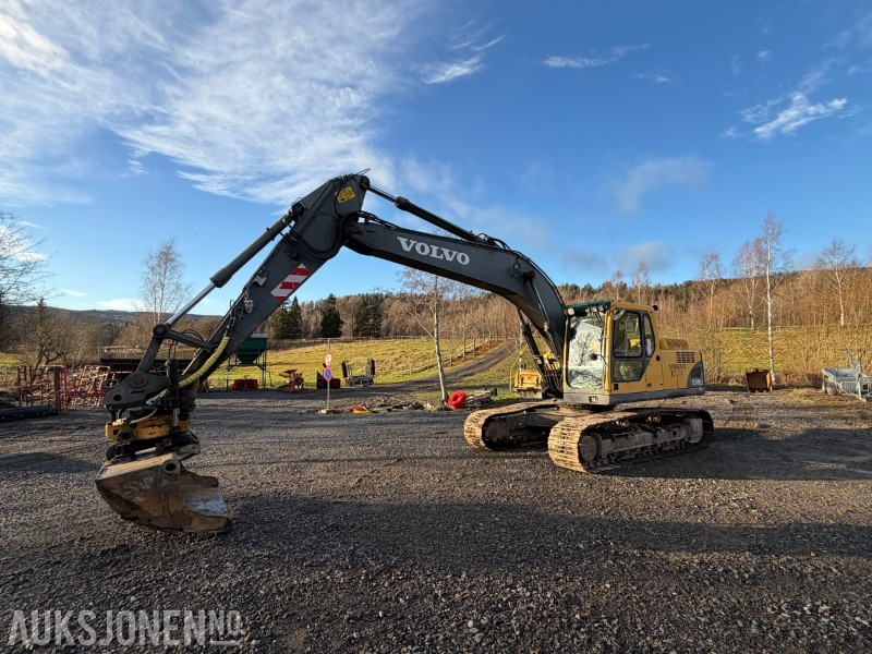 2006 Volvo EC 210B med Engcon EC20 tiltrotator, HK feste, pusseskuff og graveskuff - Bager: slika 2006 Volvo EC 210B med Engcon EC20 tiltrotator, HK feste, pusseskuff og graveskuff - Bager 2006 Volvo EC 210B med Engcon EC20 tiltrotator, HK feste, pusseskuff og graveskuff - Bager: slika 2006 Volvo EC 210B med Engcon EC20 tiltrotator, HK feste, pusseskuff og graveskuff - Bager