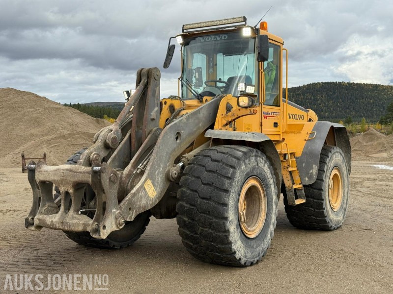 2006 Volvo L120E - Sentralsmøring - 14887 timer - Utovarivač na kotačima: slika 2006 Volvo L120E - Sentralsmøring - 14887 timer - Utovarivač na kotačima 2006 Volvo L120E - Sentralsmøring - 14887 timer - Utovarivač na kotačima: slika 2006 Volvo L120E - Sentralsmøring - 14887 timer - Utovarivač na kotačima