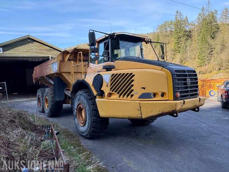 2006 mod Volvo A35D - sorte skilter - 18 182 timer - 89 085 km - Istovarivač: slika 2006 mod Volvo A35D - sorte skilter - 18 182 timer - 89 085 km - Istovarivač 2006 mod Volvo A35D - sorte skilter - 18 182 timer - 89 085 km - Istovarivač: slika 2006 mod Volvo A35D - sorte skilter - 18 182 timer - 89 085 km - Istovarivač
