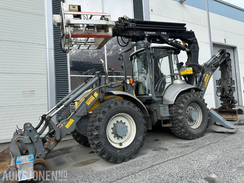 2007 8600E LÄNNEN SKINNE/VEI GRAVELASTER M/PERSONLIFT, RAMMESTYRT - JERNBANE MASKIN - Rovokopač-utovarivač: slika 2007 8600E LÄNNEN SKINNE/VEI GRAVELASTER M/PERSONLIFT, RAMMESTYRT - JERNBANE MASKIN - Rovokopač-utovarivač 2007 8600E LÄNNEN SKINNE/VEI GRAVELASTER M/PERSONLIFT, RAMMESTYRT - JERNBANE MASKIN - Rovokopač-utovarivač: slika 2007 8600E LÄNNEN SKINNE/VEI GRAVELASTER M/PERSONLIFT, RAMMESTYRT - JERNBANE MASKIN - Rovokopač-utovarivač