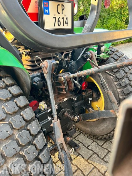 2007 John Deere 3320 MVA FRI - Traktor: slika 2007 John Deere 3320 MVA FRI - Traktor 2007 John Deere 3320 MVA FRI - Traktor: slika 2007 John Deere 3320 MVA FRI - Traktor