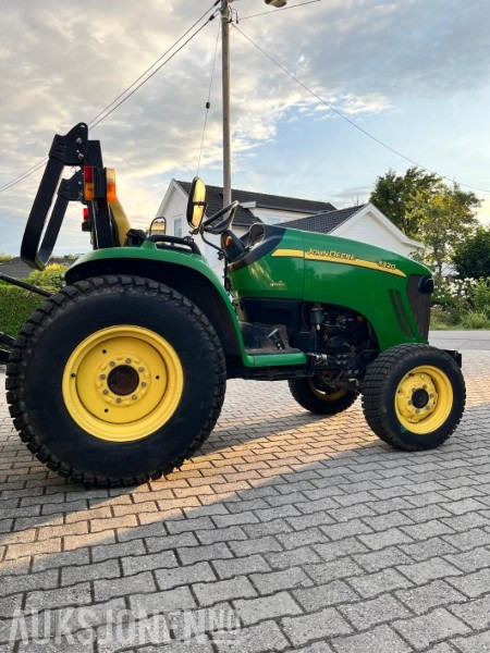 2007 John Deere 3320 MVA FRI - Traktor: slika 2007 John Deere 3320 MVA FRI - Traktor 2007 John Deere 3320 MVA FRI - Traktor: slika 2007 John Deere 3320 MVA FRI - Traktor