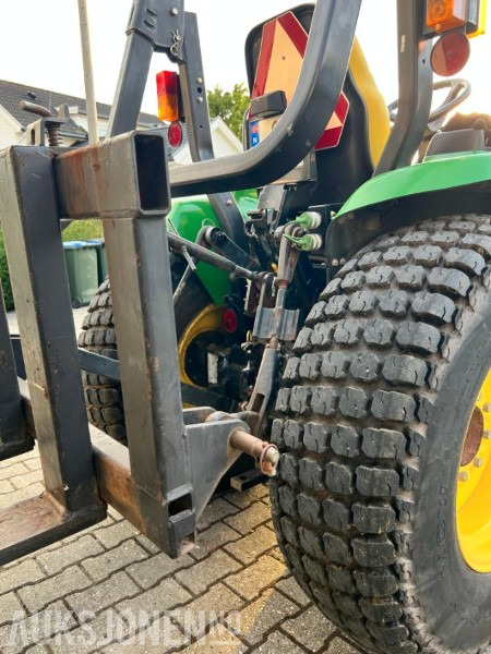 2007 John Deere 3320 MVA FRI - Traktor: slika 2007 John Deere 3320 MVA FRI - Traktor 2007 John Deere 3320 MVA FRI - Traktor: slika 2007 John Deere 3320 MVA FRI - Traktor