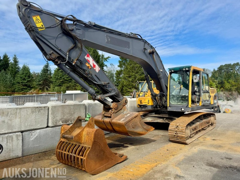 2007 Volvo EC240BNLC - Gravemaskin - Timer: 11393 - Bager: slika 2007 Volvo EC240BNLC - Gravemaskin - Timer: 11393 - Bager 2007 Volvo EC240BNLC - Gravemaskin - Timer: 11393 - Bager: slika 2007 Volvo EC240BNLC - Gravemaskin - Timer: 11393 - Bager